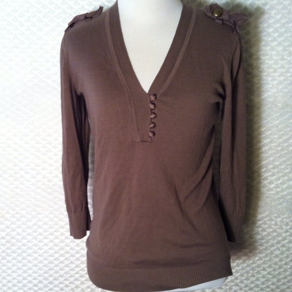 Silk/Cotton Ann Taylor V Neck w/ Beautiful Details